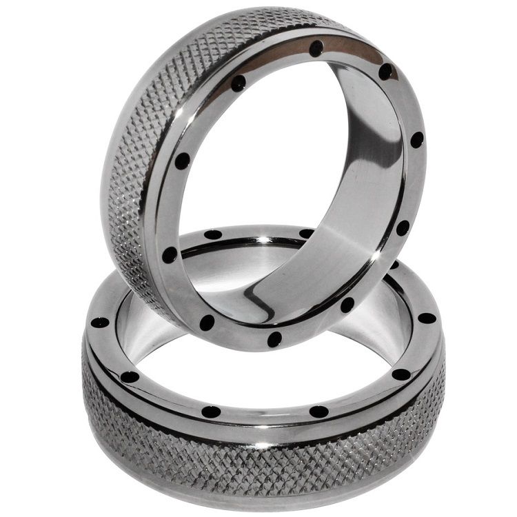 METAL HARD - ANILLO DE METAL PARA PENE Y TESTICULOS 40MM