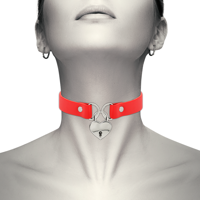 COQUETTE CHIC DESIRE - COLLAR DE CUERO VEGANO ROJO CON ACCESORIO DE LLAVE DE CORAZÓN