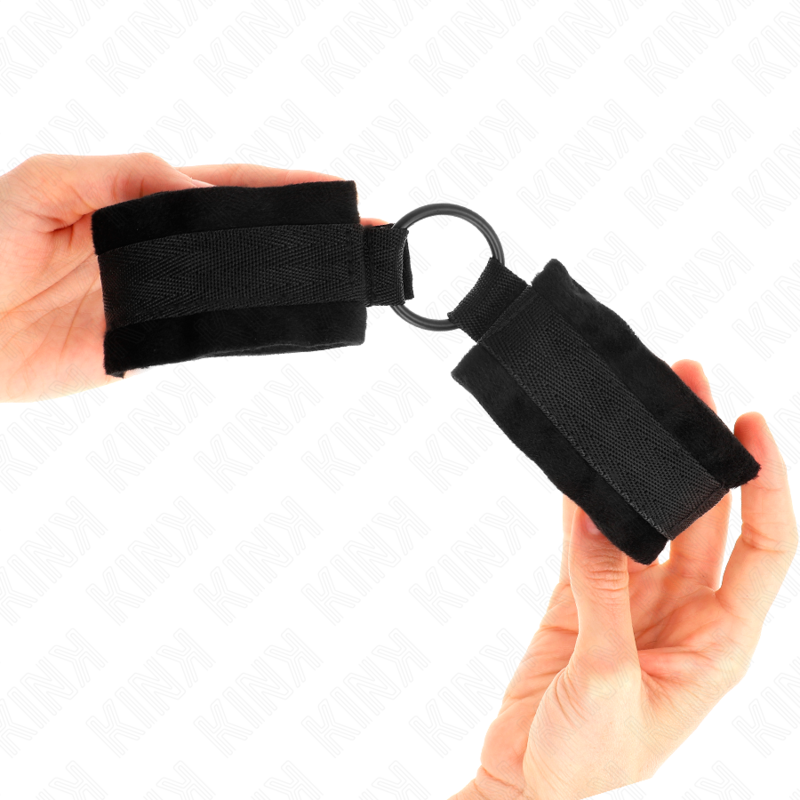 KINK - ESPOSAS PARA PRINCIPIANTES DE PIEL DE 25 CM CON ANILLO TÓRICO DE 4 CM NEGRO AJUSTABLE 15-25 CM