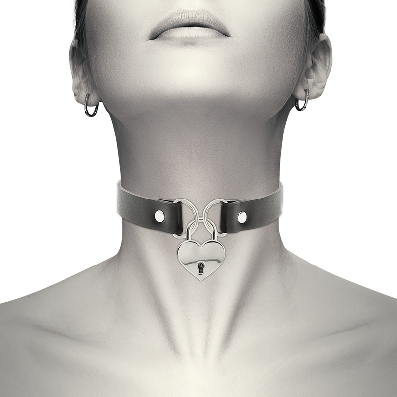 COQUETTE CHIC DESIRE - COLLAR DE CUERO VEGANO CON ACCESORIO DE LLAVE DE CORAZÓN